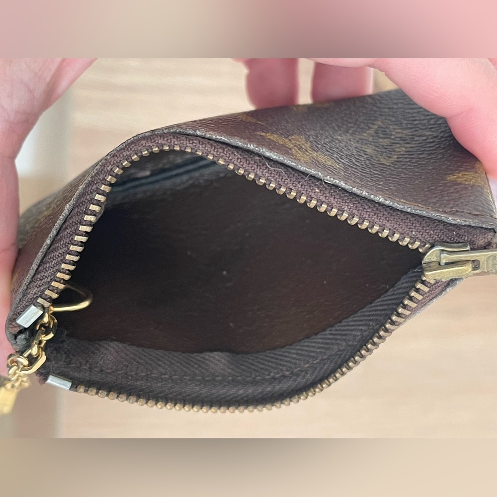 Vintage 1975 Louis Vuitton coin purse keychain - brand new (2023) key ring - Picture 4 of 6